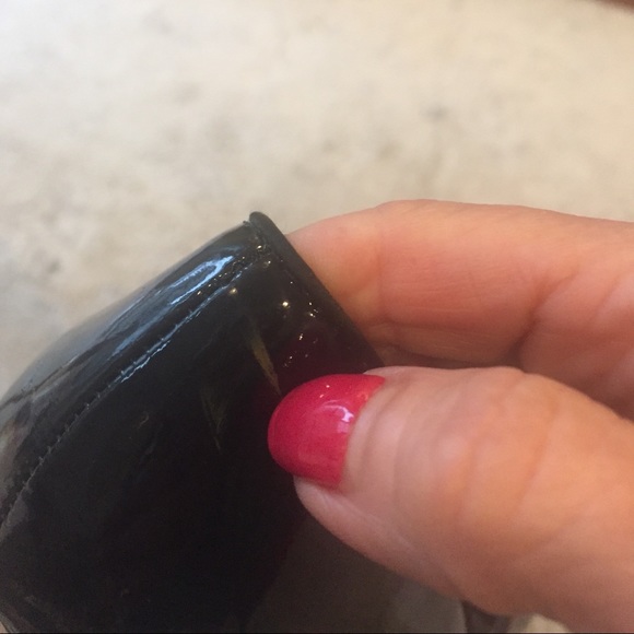 Black patent open toe Carlos Santana pumps. 6 - Picture 4 of 4